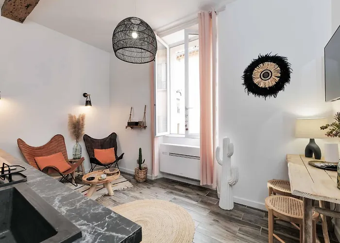 Saint Tropez - Old Village - Modern & Cosy Apartments